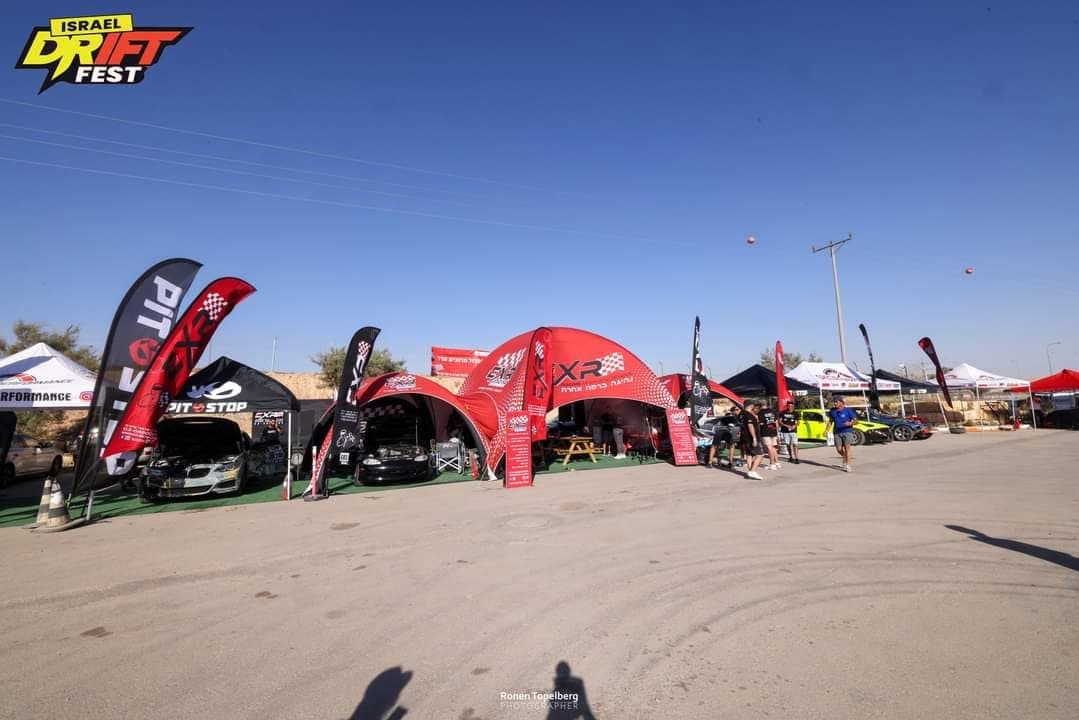עמדת EXR באירוע Israel Drift Fest: גזיבו, דגלים ואורחים