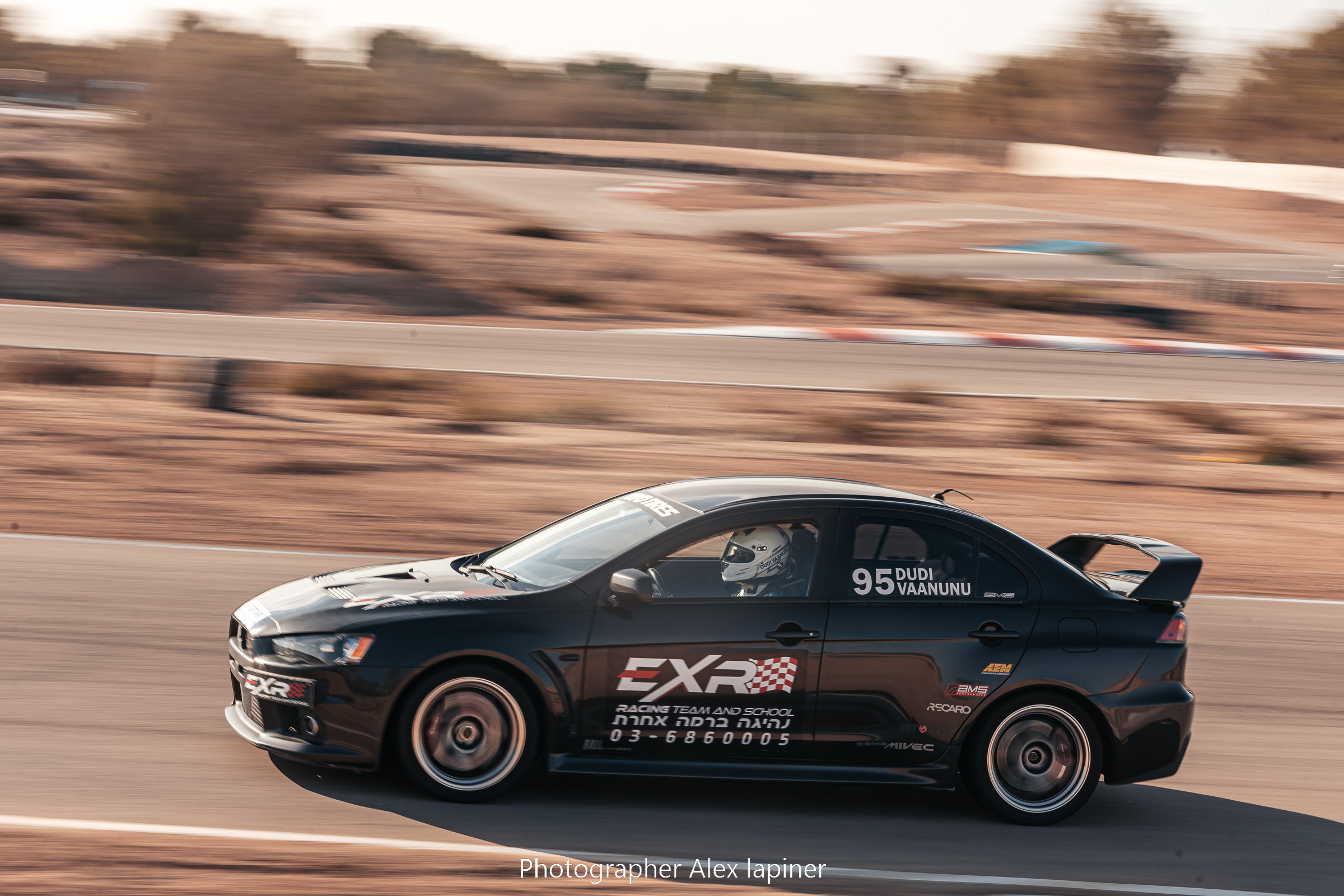 מיצובישי EVO X של EXR Racing — מתנה לאח שאוהב נהיגה