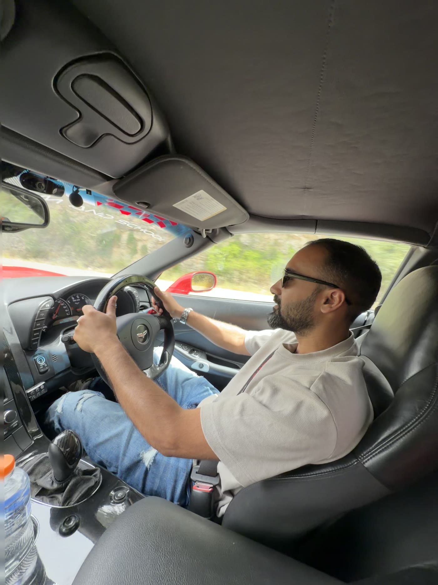 זוג לקוחות של EXR Racing — מתנה ליום נישואין