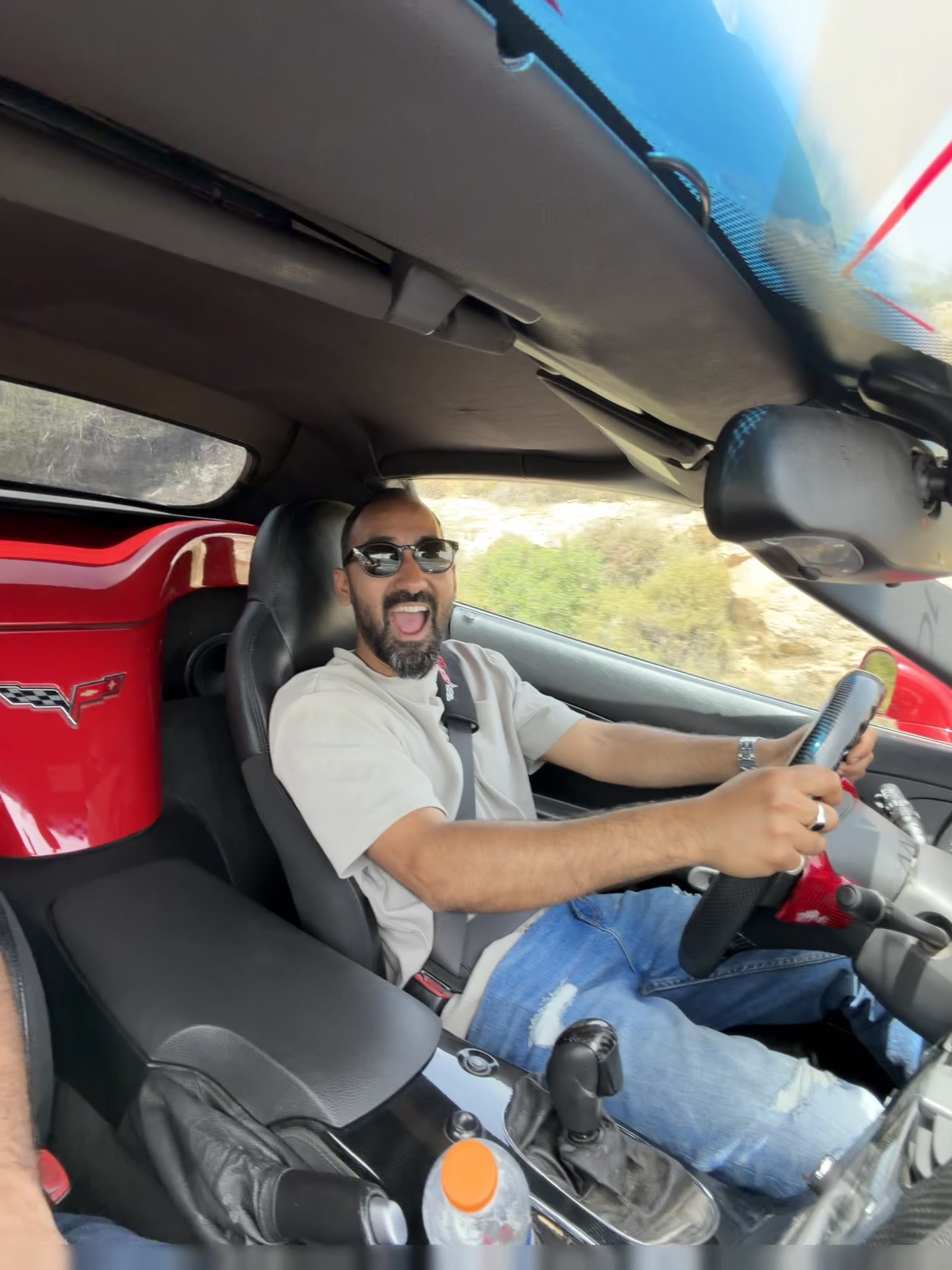 קבוצת משתתפים בחוויית נהיגה של EXR Racing — פעילות גיבוש מקורית