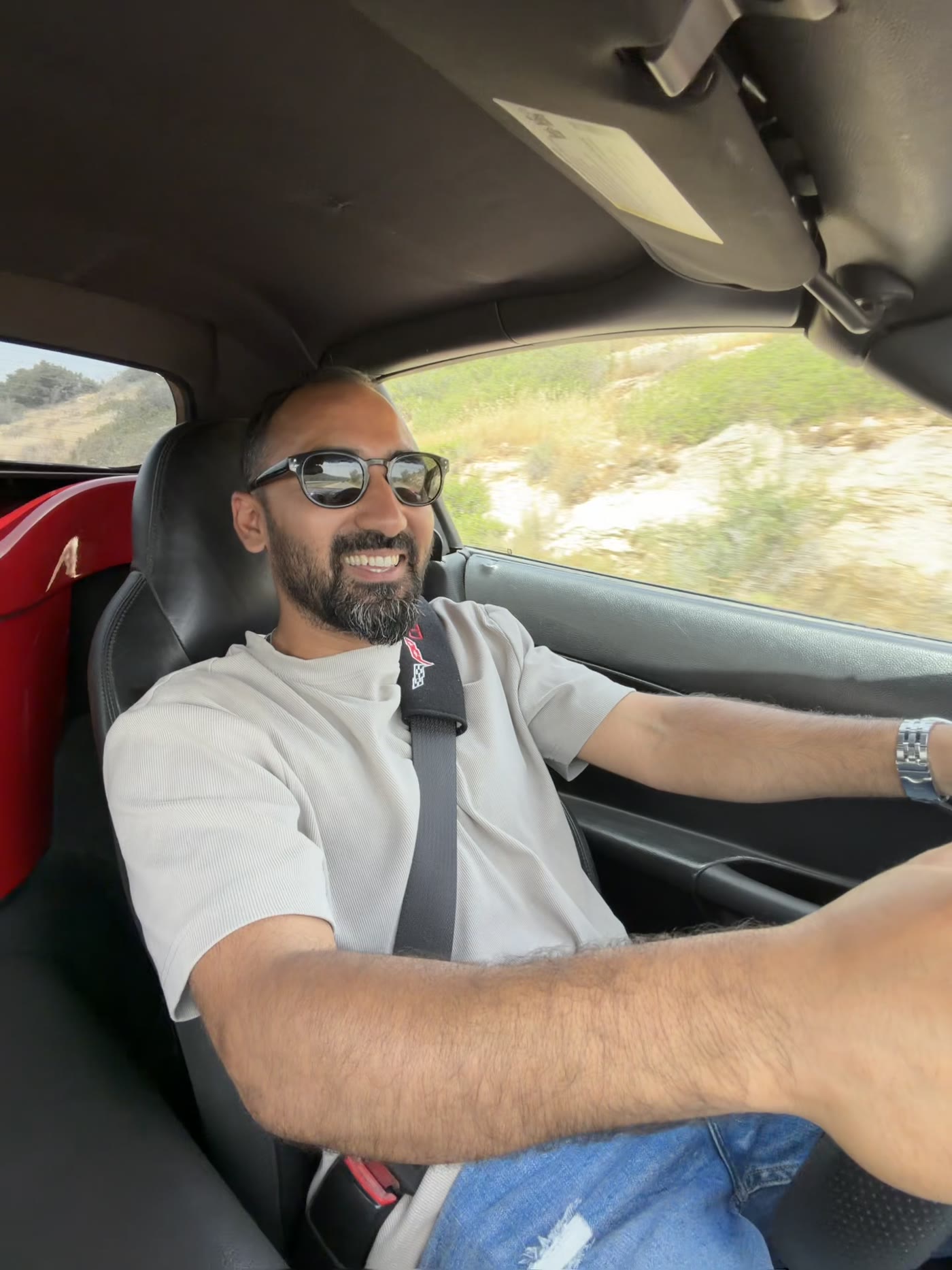 לקוח EXR Racing עם רכב ספורט במסלול ערד — אטרקציות אקסטרים בדרום