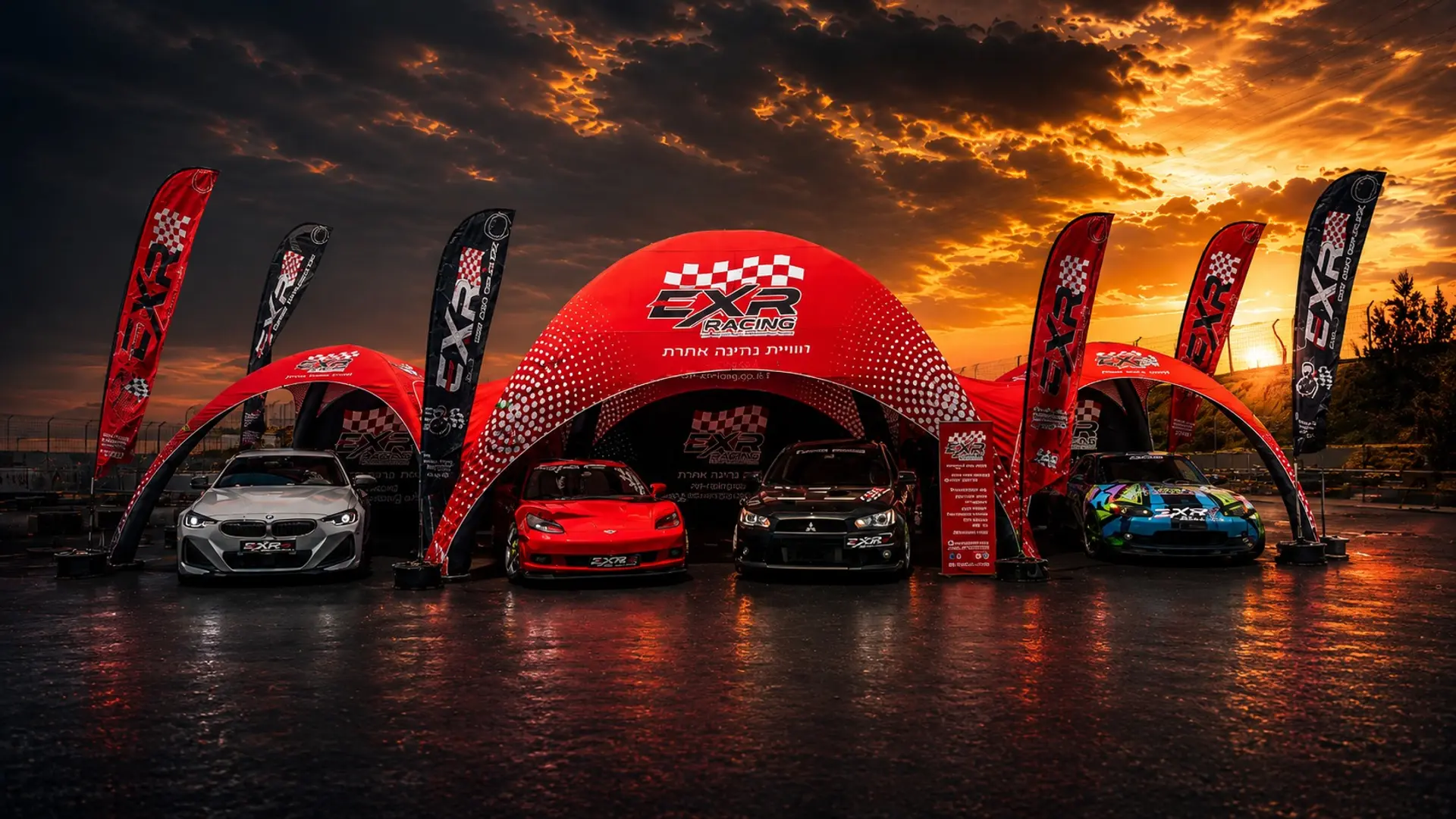 מתחם EXR Racing במסלול ערד — גזיבו, דגלים ורכבי הספורט של הצוות בשקיעה